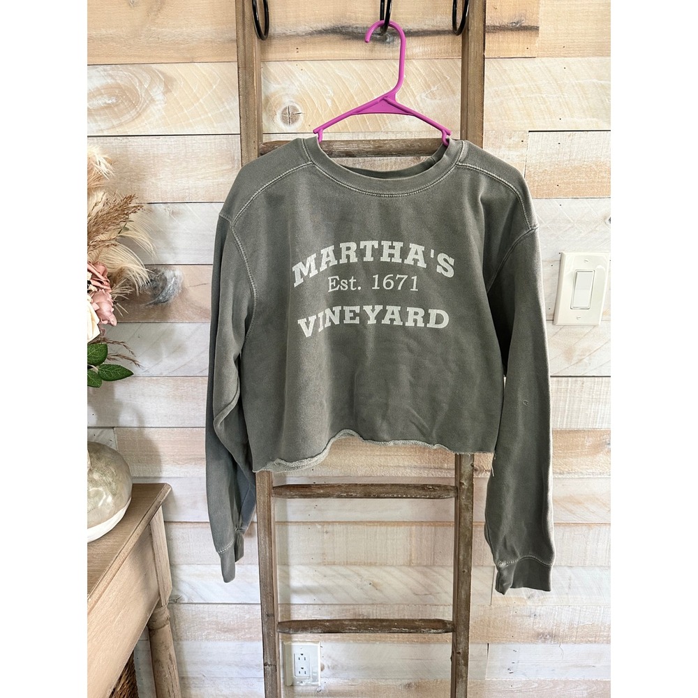 Comfort Colors Marthas Vineyard Cropped Sweatshirt Green Medium Raw Hem Graphic